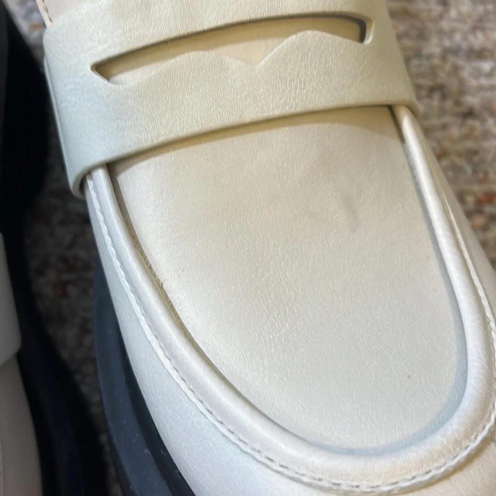 NEW Wild Fable Lacey Loafer Flats in White Size 7.5